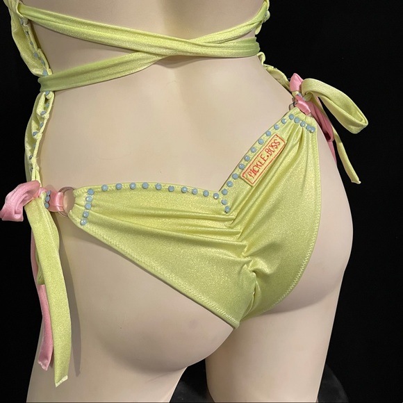 Bikini - Picture 3 of 3